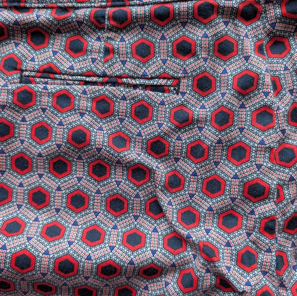 Ellen Tracy Geometric Print Flat Front Cuffed Chino Shorts Red Women's Size 10 - Picture 4 of 4